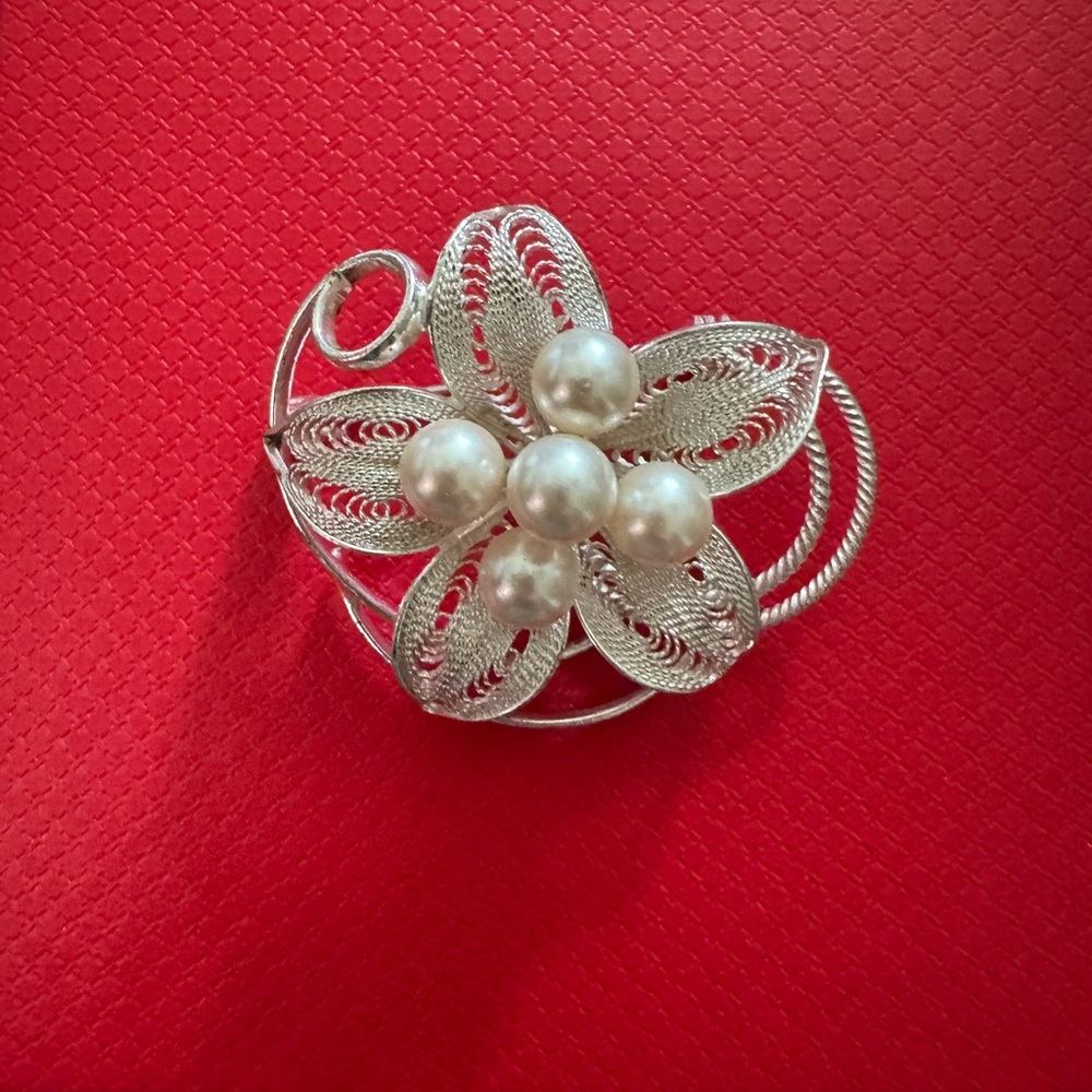 Elegant Silver Floral Brooch with Pearls